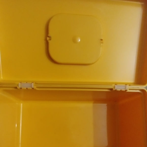 Vintage Harvest Yellow Thread Case/Spools - Picture 2 of 16